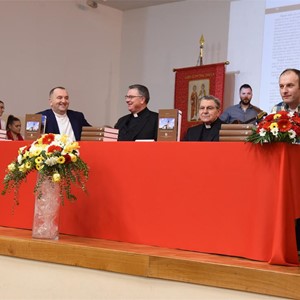 Predstavljena monografija o Župi sv. Petra i Pavla u Kašini